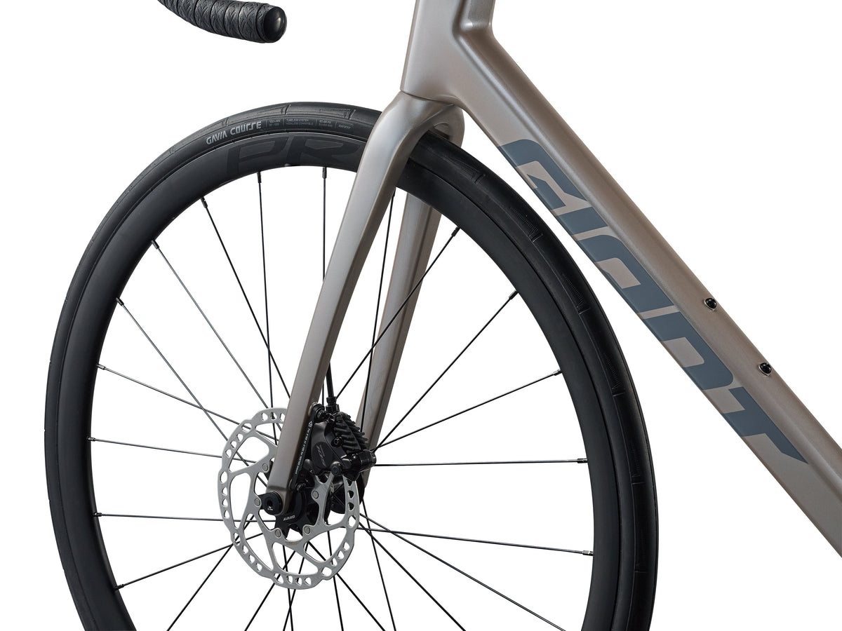 Giant 2027 TCR Advanced 1 KOM – Shimano 105 Di2