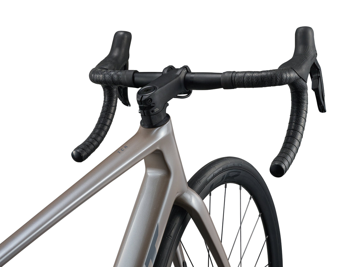 Giant 2027 TCR Advanced 1 KOM – Shimano 105 Di2
