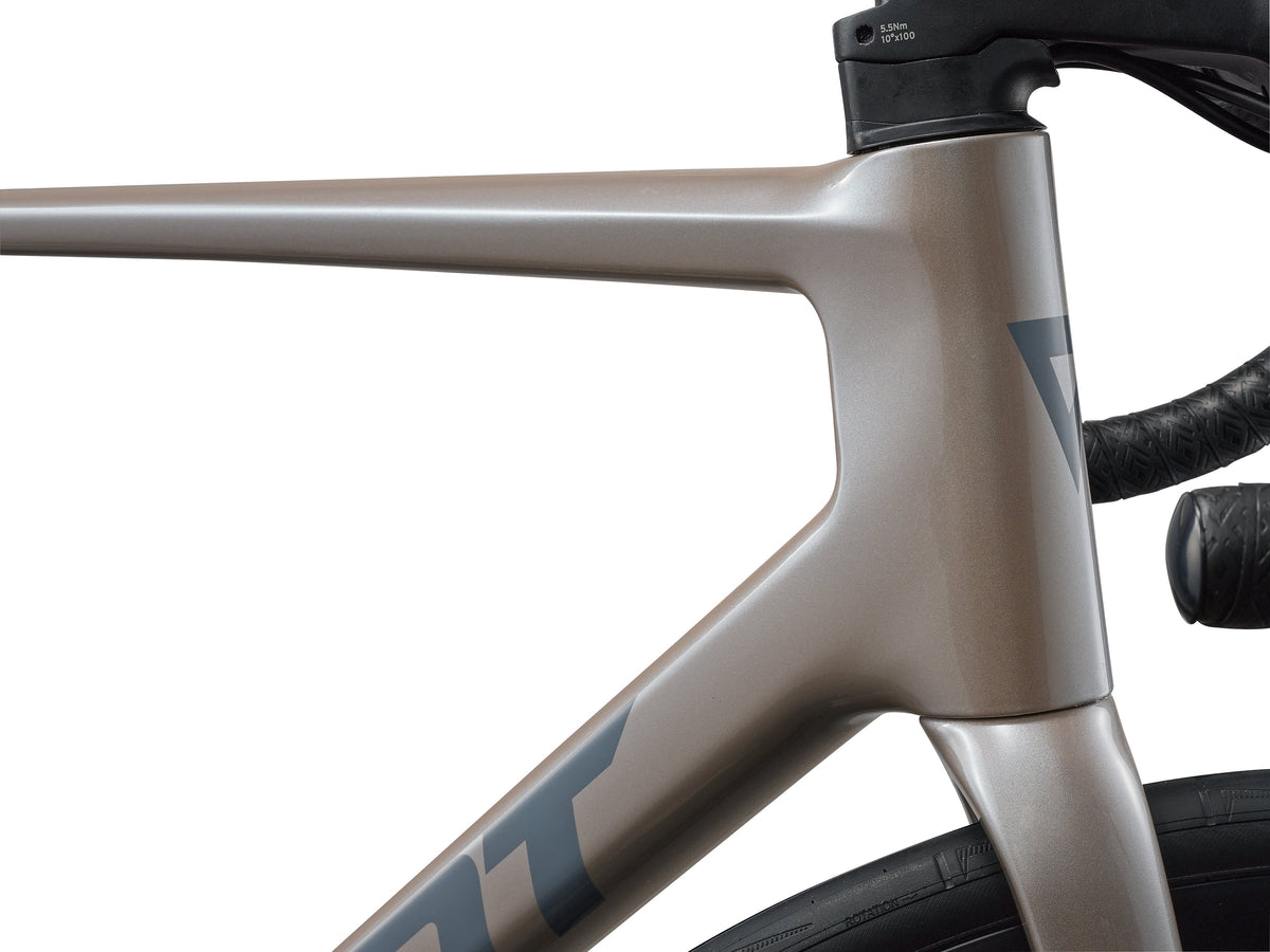 Giant 2027 TCR Advanced 1 KOM – Shimano 105 Di2